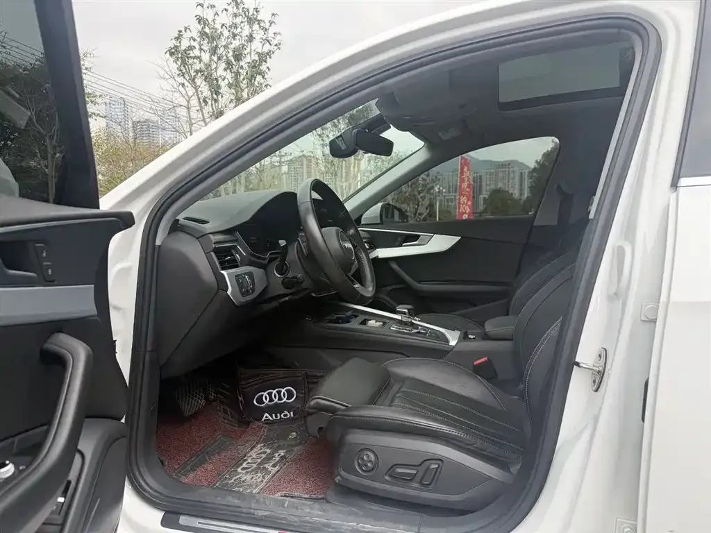 Audi A4L 2021 из CN, фото 2