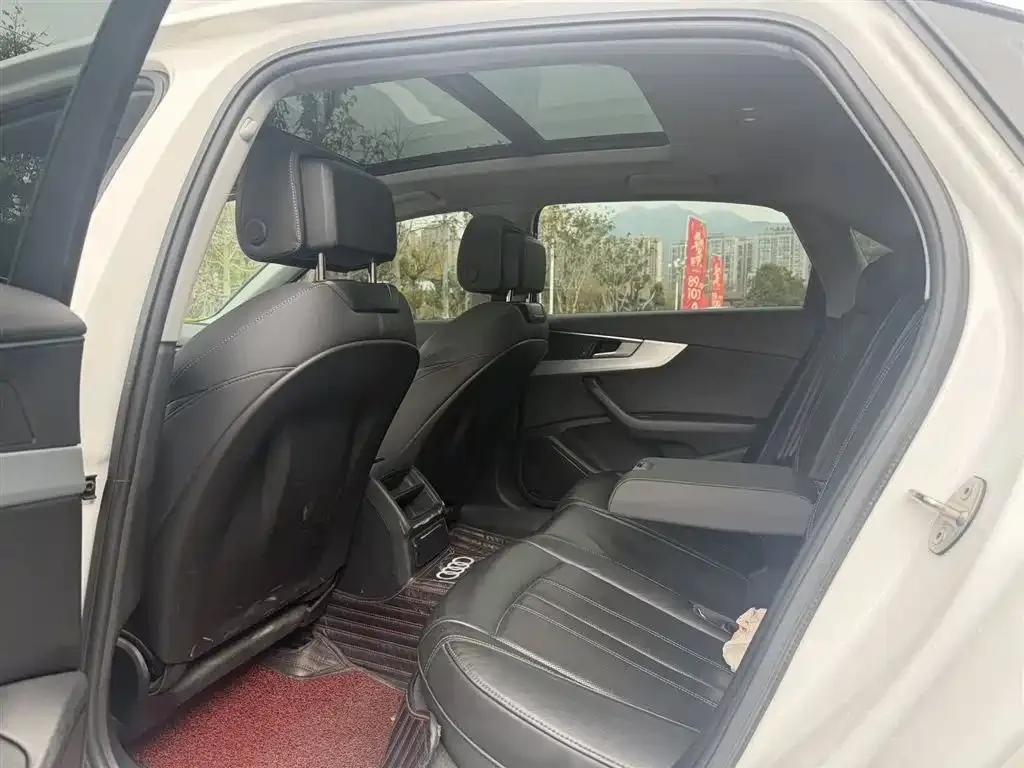 Audi A4L 2021 из CN, фото 3