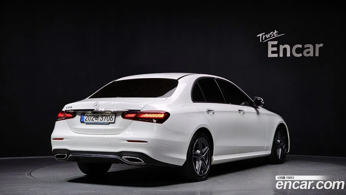 Mercedes-Benz E-Class — фото 4