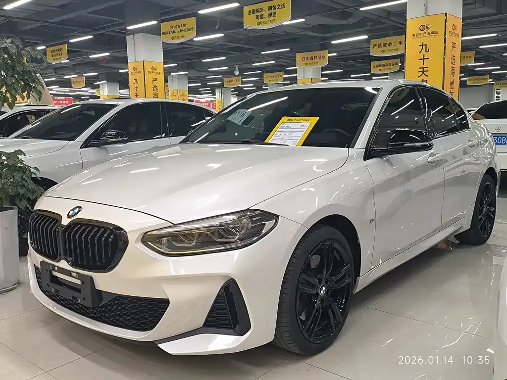 BMW 1 Series 2023 из CN, фото 1