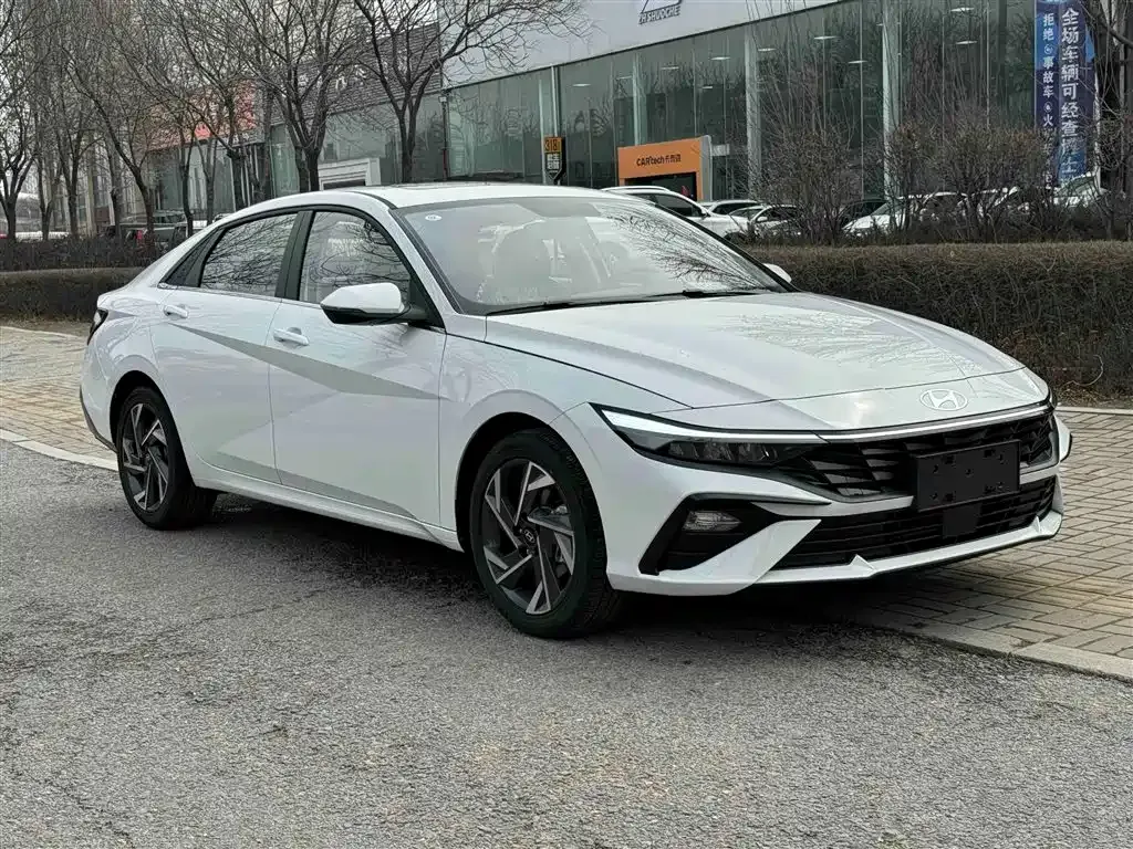 Hyundai Elantra — фото 7