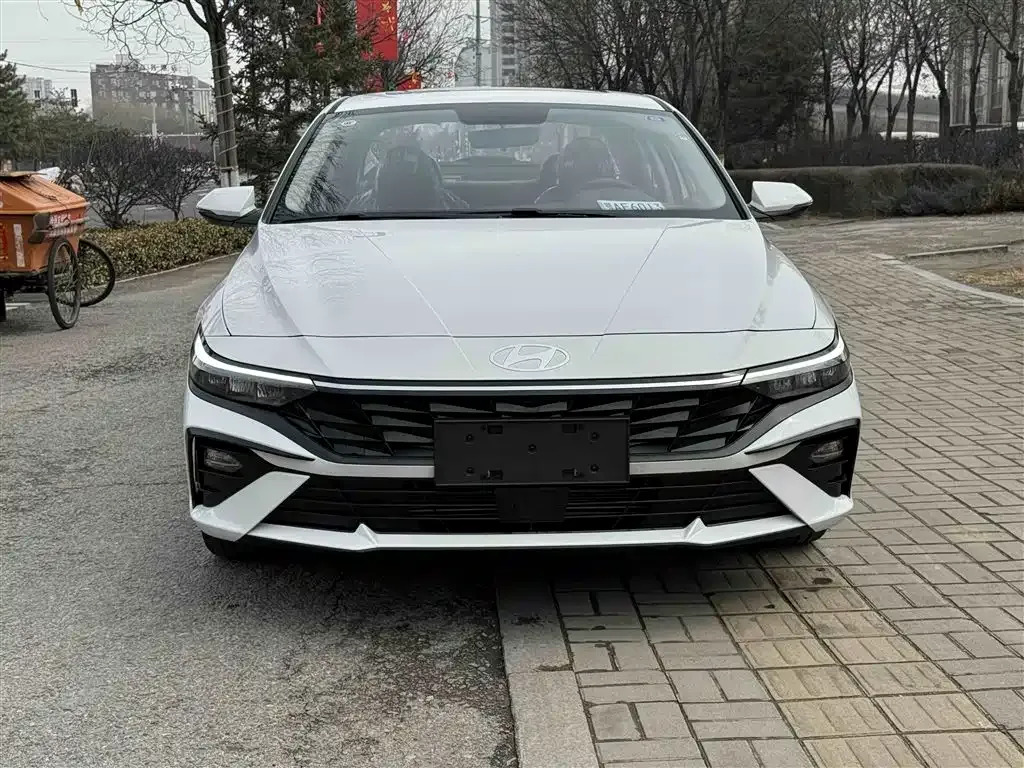 Hyundai Elantra — фото 8