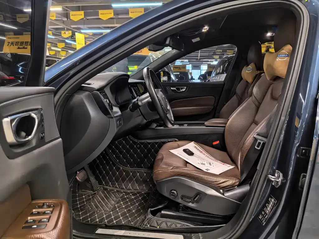 Volvo XC60 2021 из CN, фото 5