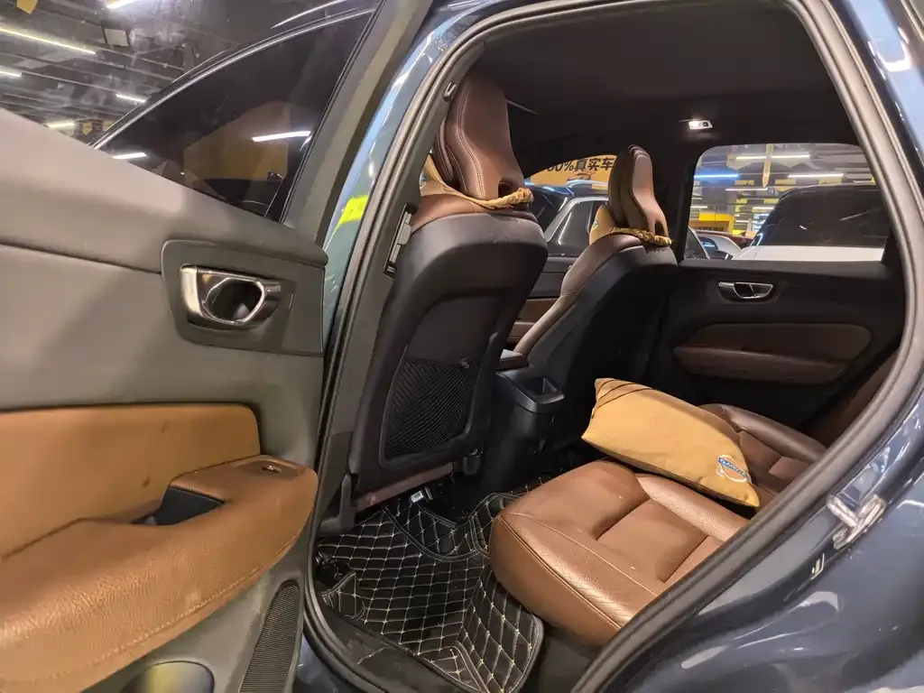 Volvo XC60 2021 из CN, фото 2