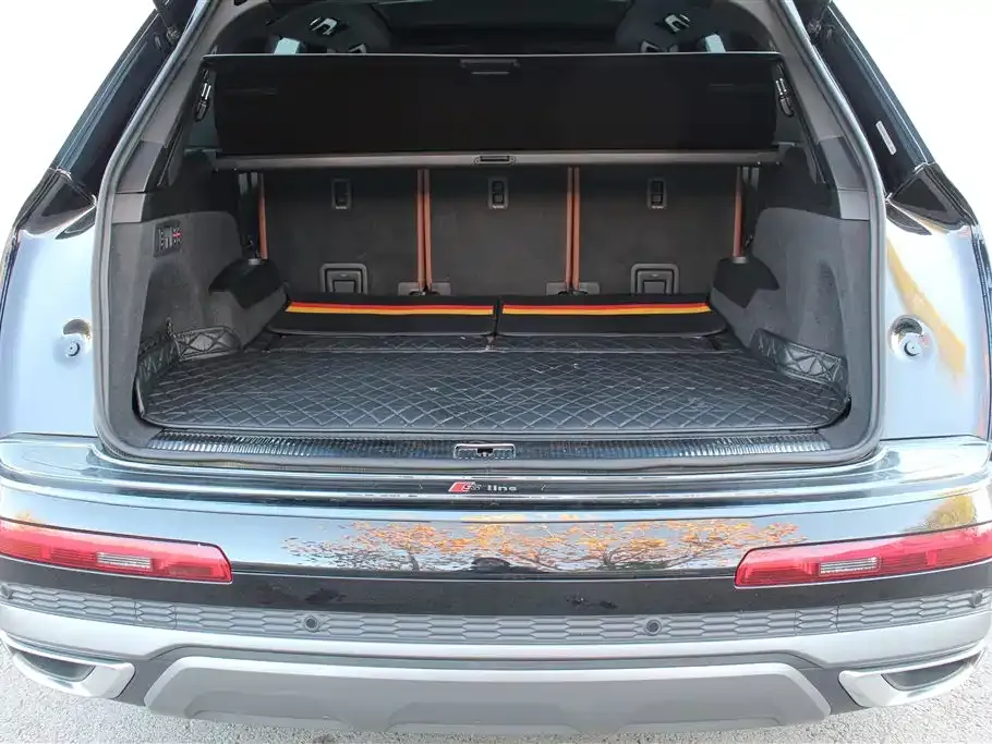 Audi Q7 2021 из CN, фото 9