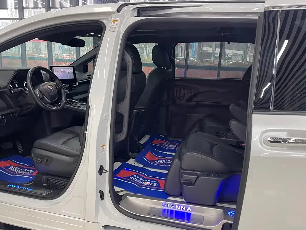 Toyota Sienna 2022 из CN, фото 3
