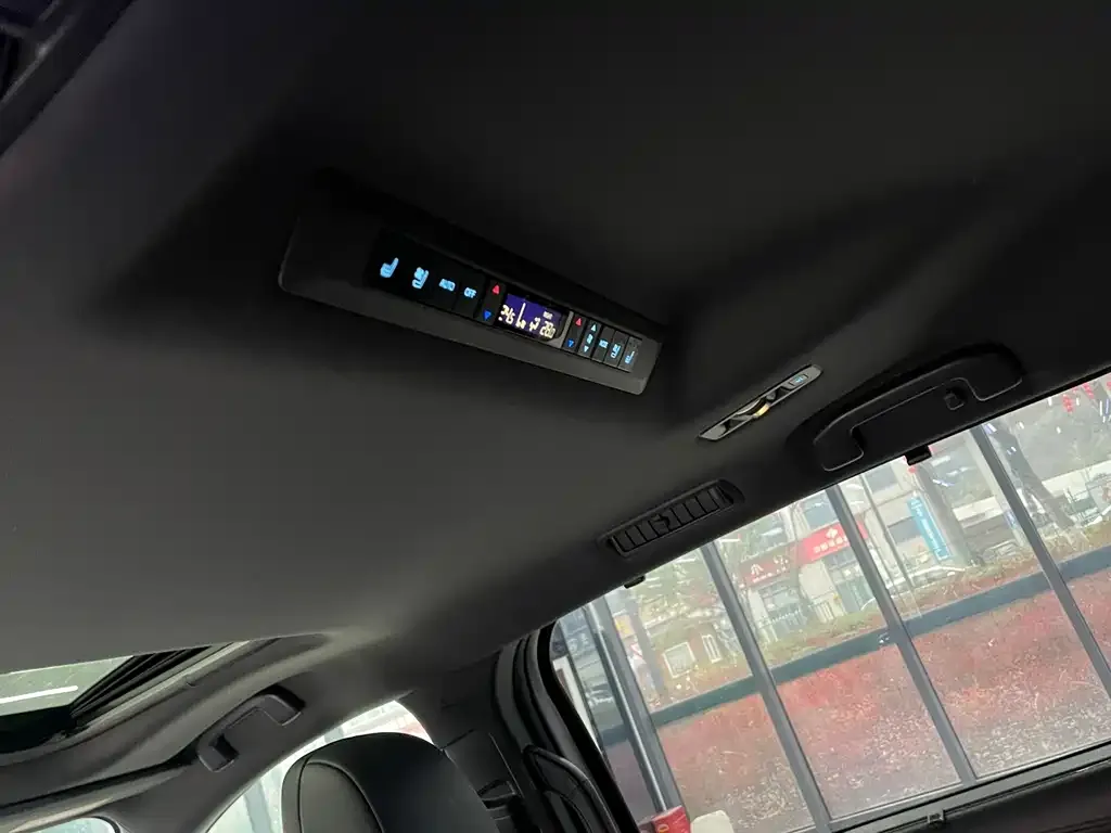 Toyota Sienna 2022 из CN, фото 2