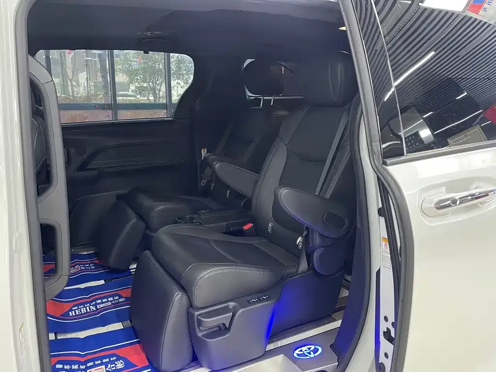 Toyota Sienna 2022 из CN, фото 8