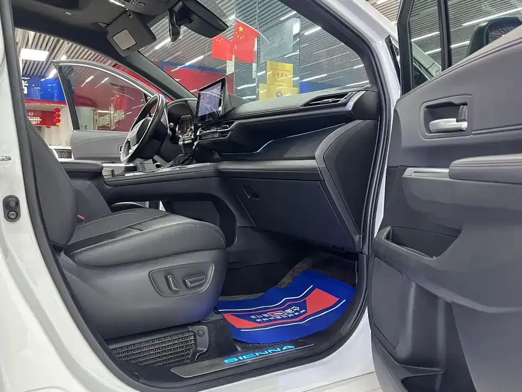 Toyota Sienna 2022 из CN, фото 9