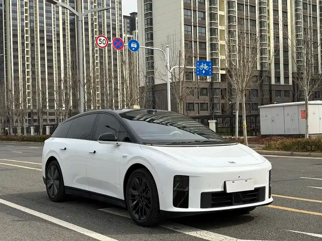 Li Auto i6 — фото 4