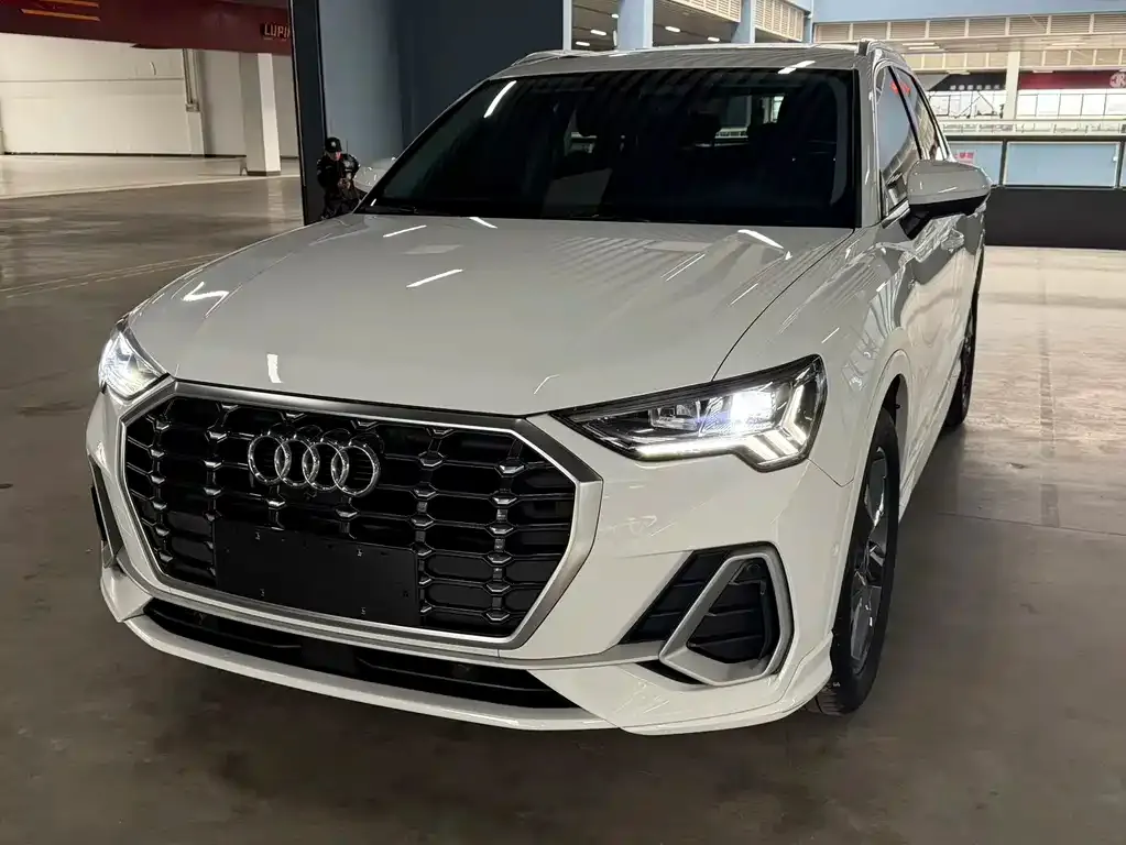 Audi Q3 — фото 1