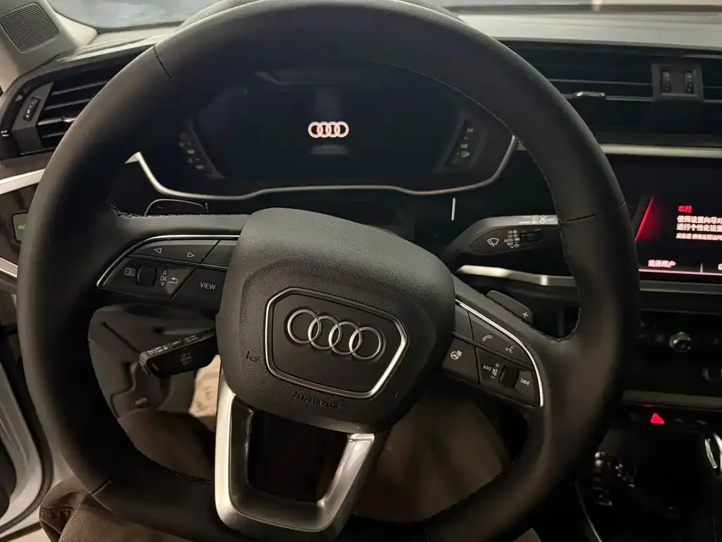 Audi Q3 — фото 4