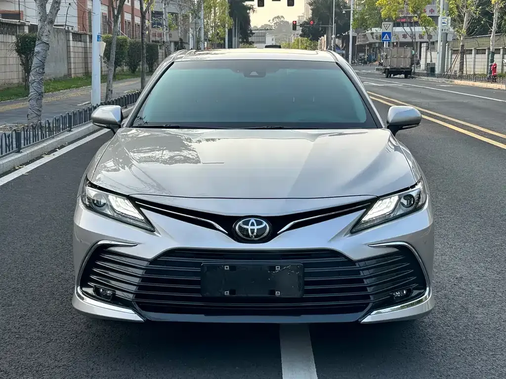 Toyota Camry — фото 5