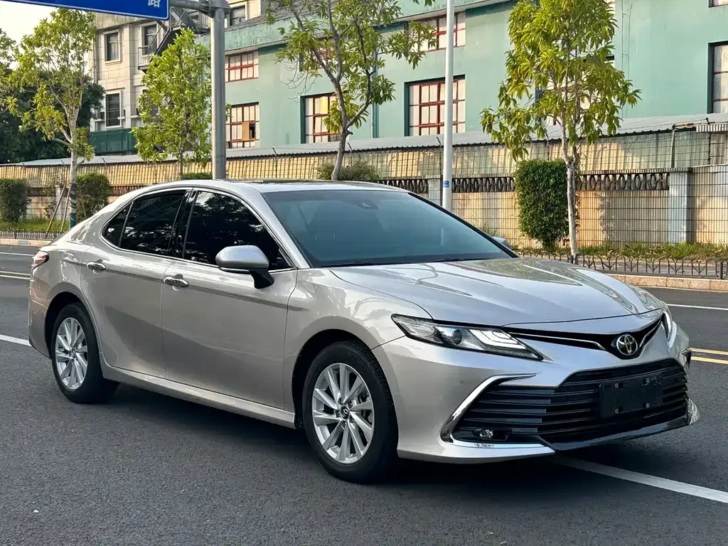 Toyota Camry — фото 9