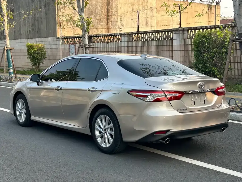 Toyota Camry — фото 7
