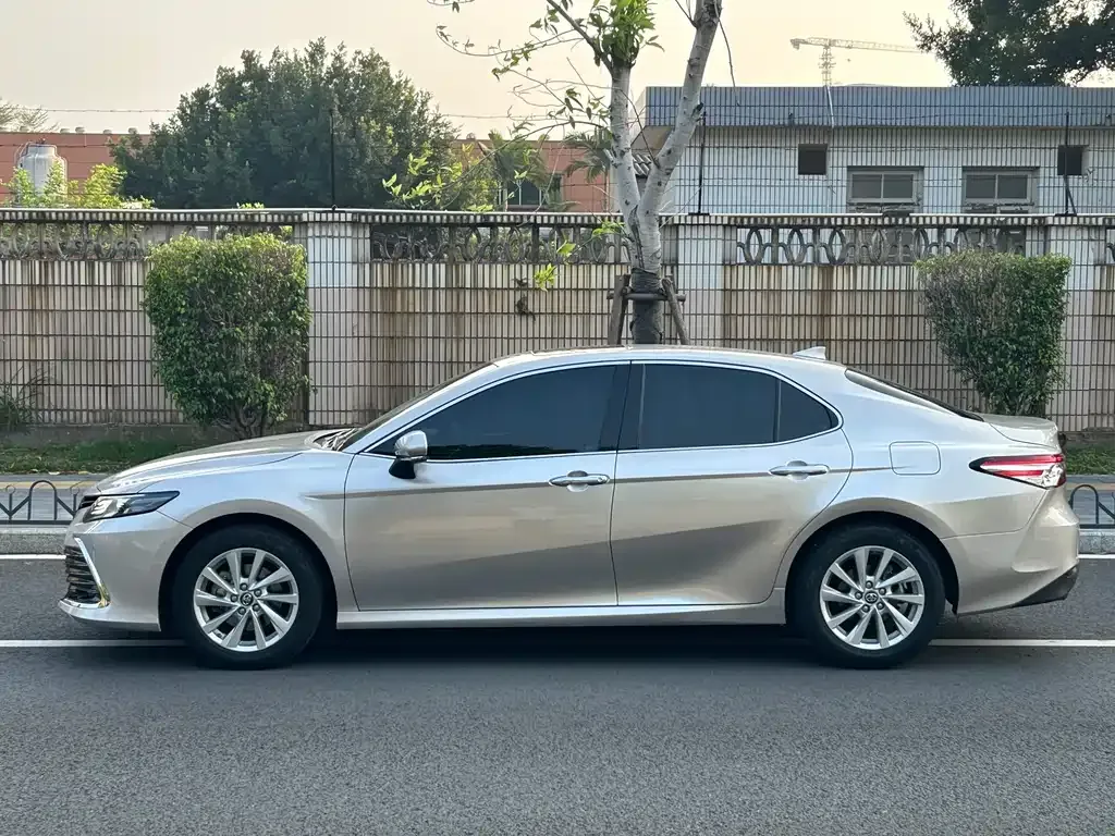 Toyota Camry — фото 6