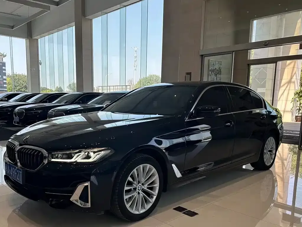 BMW 5 Series — фото 1