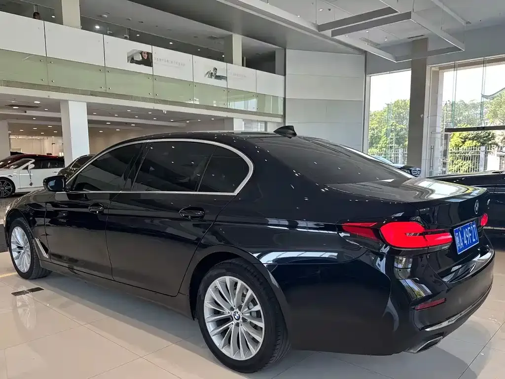 BMW 5 Series — фото 2