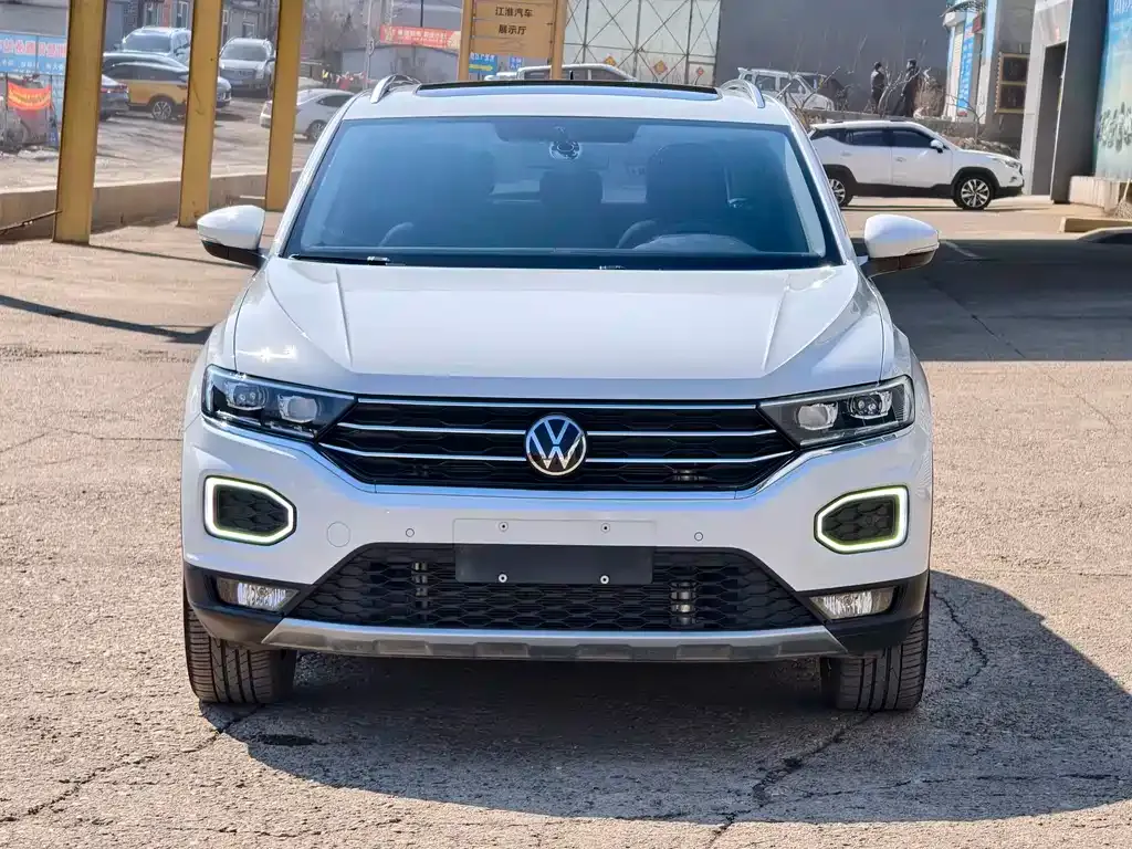 Volkswagen T-Roc — фото 1