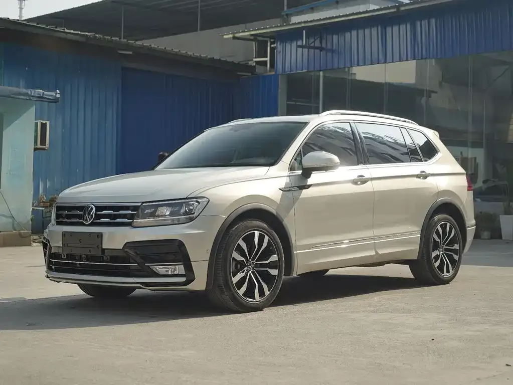 Volkswagen Tiguan L — фото 1