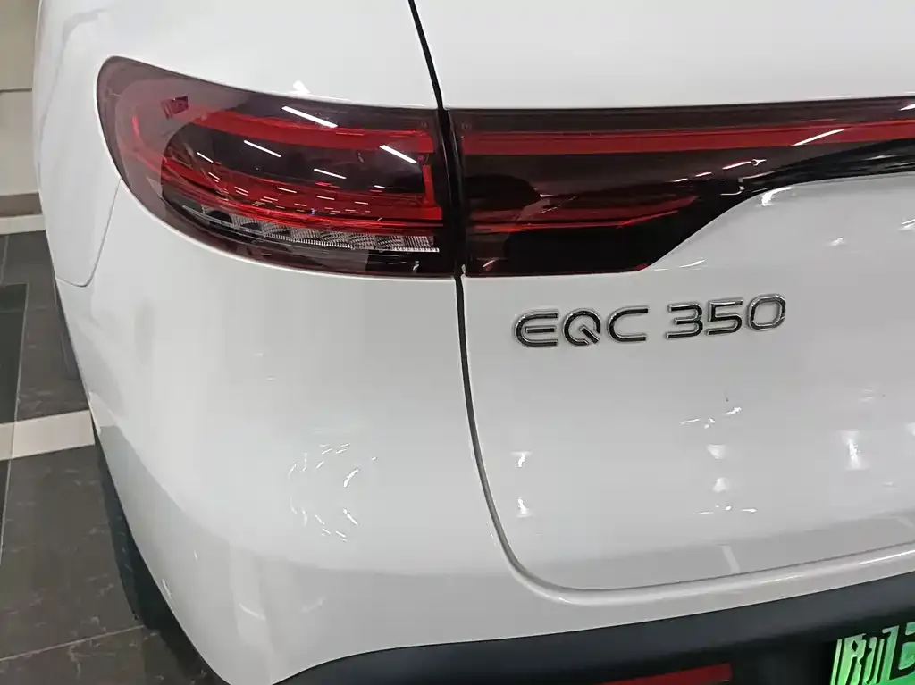 Mercedes-Benz EQC — фото 10