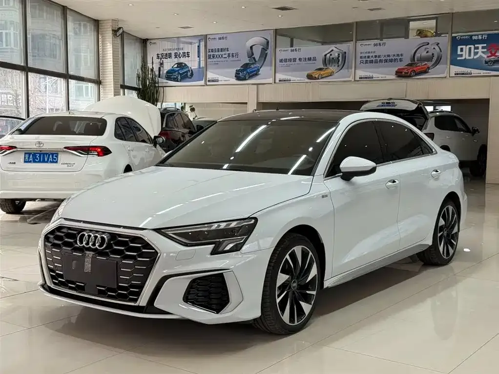 Audi A3 — фото 1