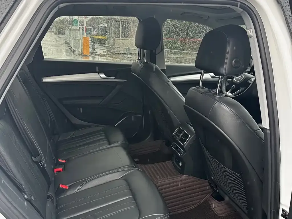 Audi Q5L — фото 9