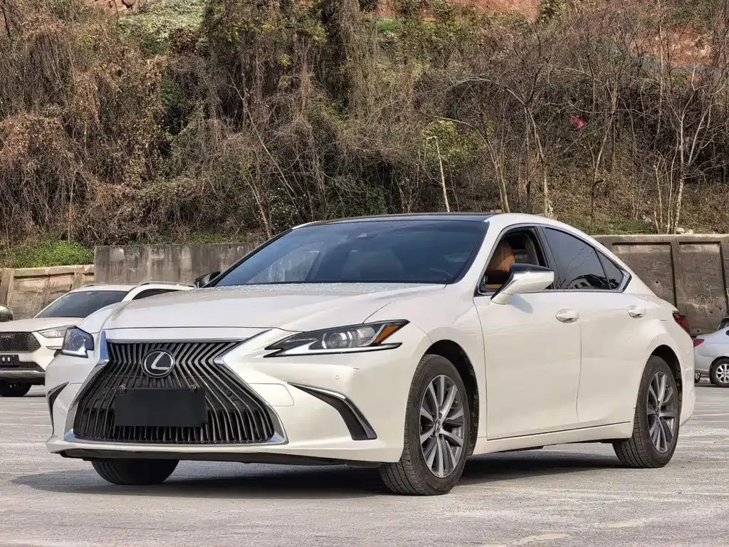 Lexus ES — фото 1