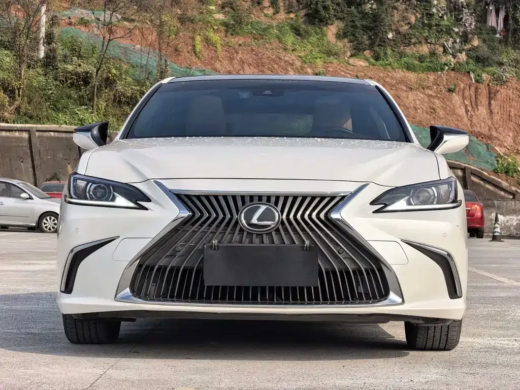 Lexus ES — фото 8