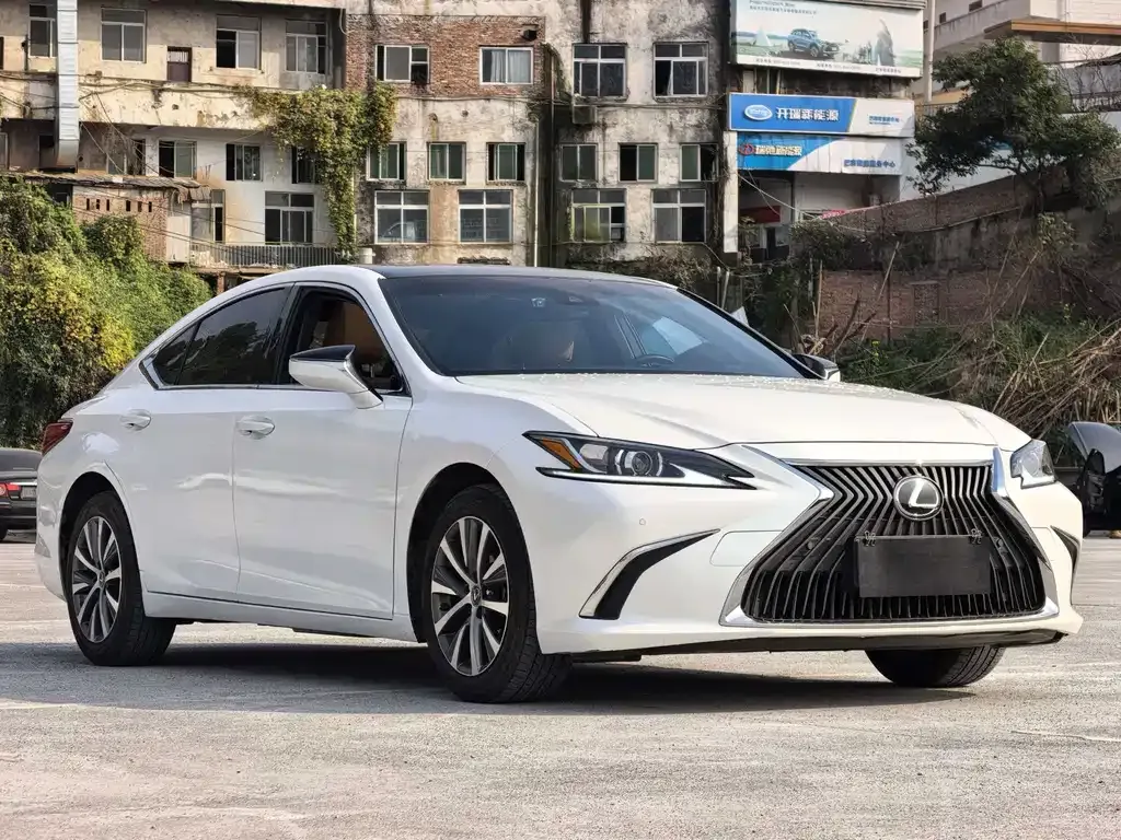Lexus ES — фото 10