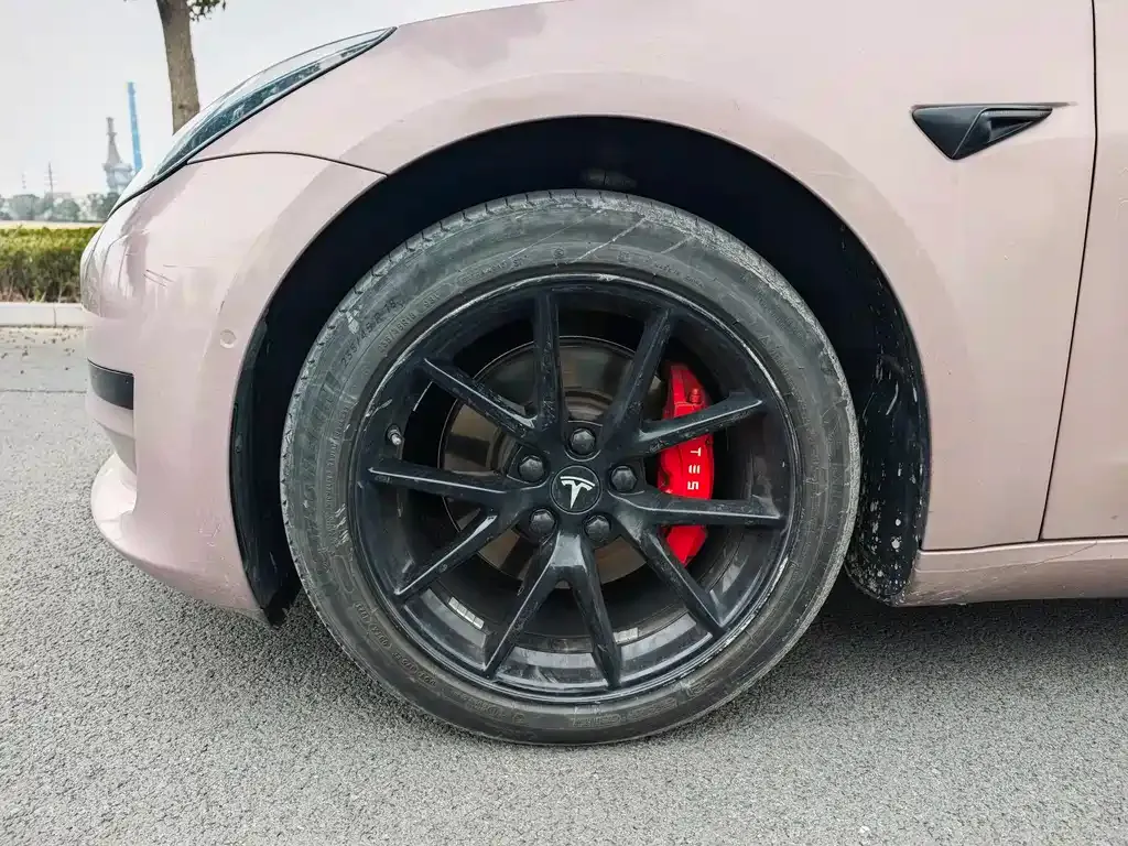 Tesla Model 3 — фото 10