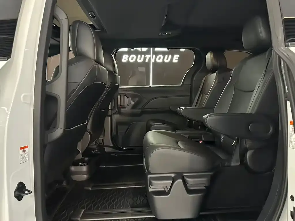 Toyota Granvia 2024 из CN, фото 8