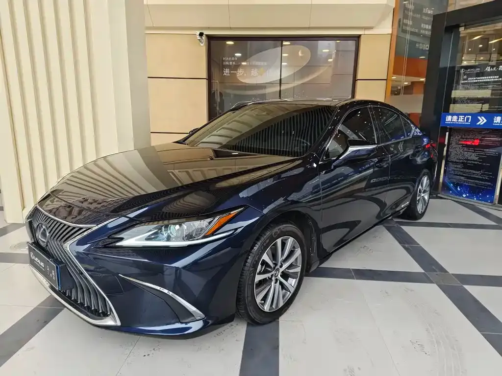 Lexus ES — фото 1