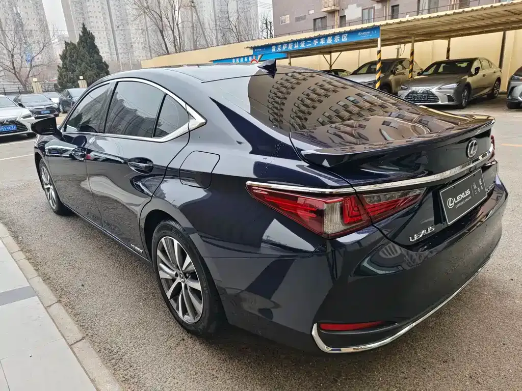Lexus ES — фото 10
