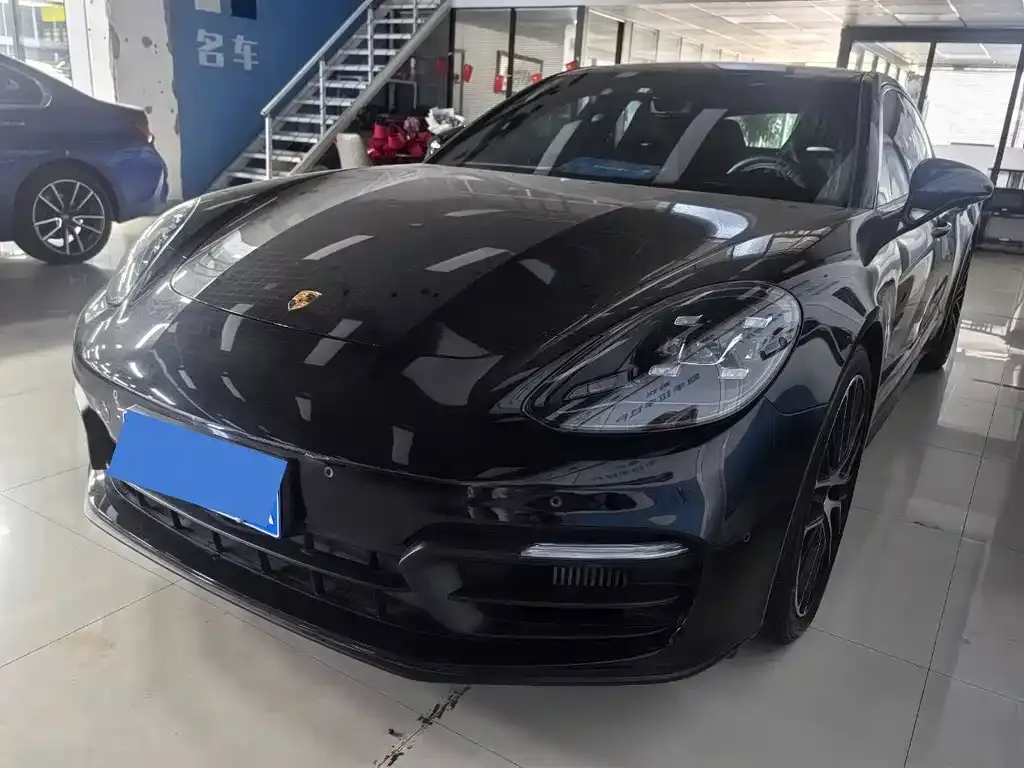 Porsche Panamera — фото 1