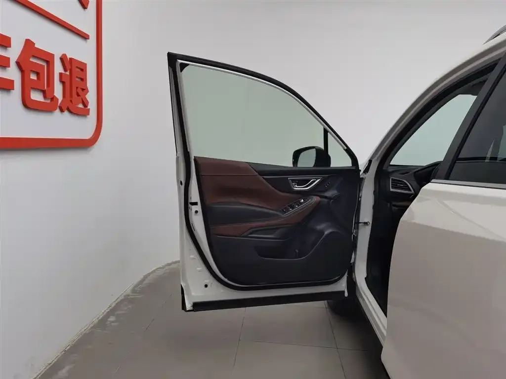 Subaru Forester 2024 из CN, фото 3