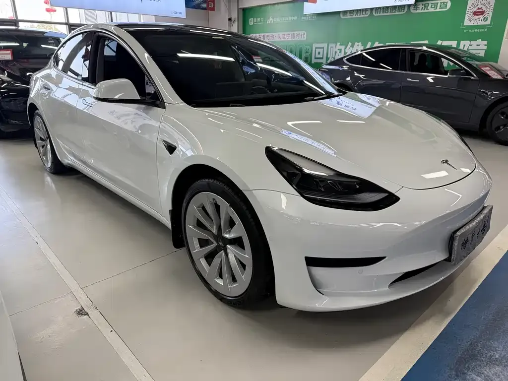 Tesla Model 3 — фото 7