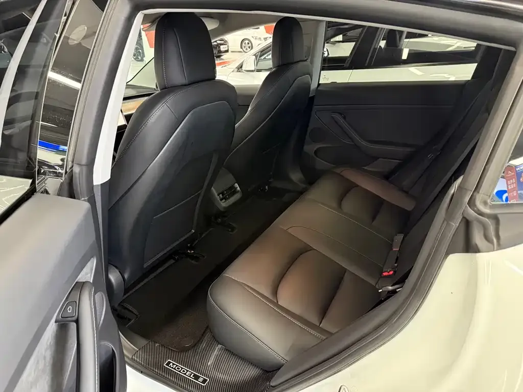 Tesla Model 3 — фото 3