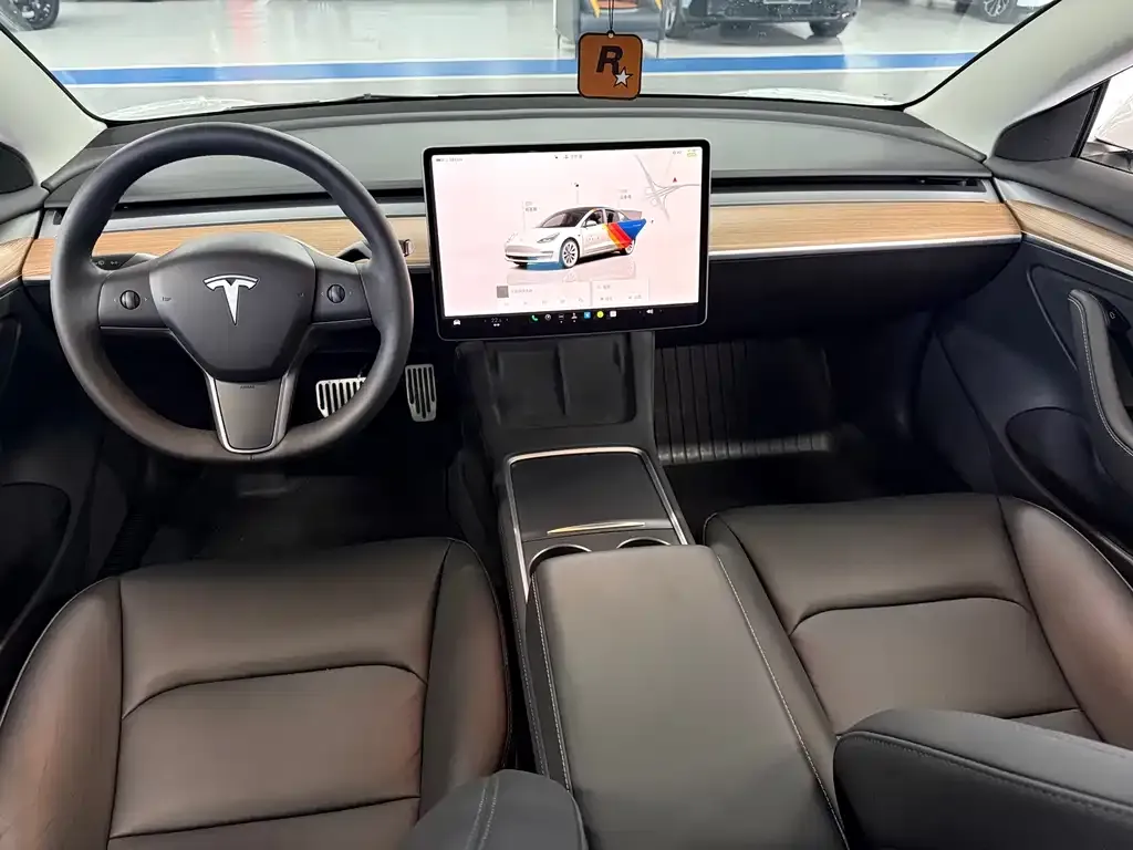 Tesla Model 3 — фото 8