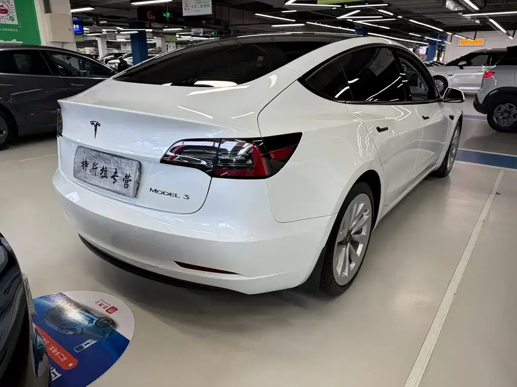 Tesla Model 3 — фото 9