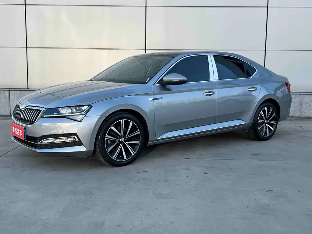 Skoda Superb — фото 1