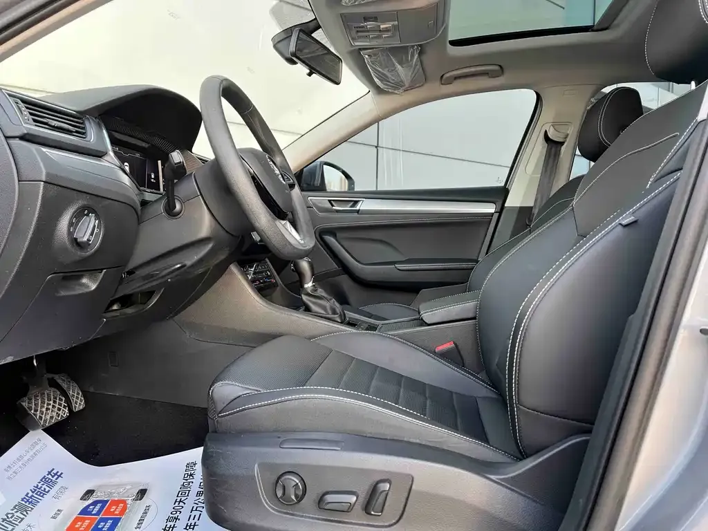 Skoda Superb — фото 8