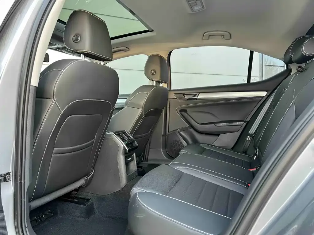 Skoda Superb — фото 10