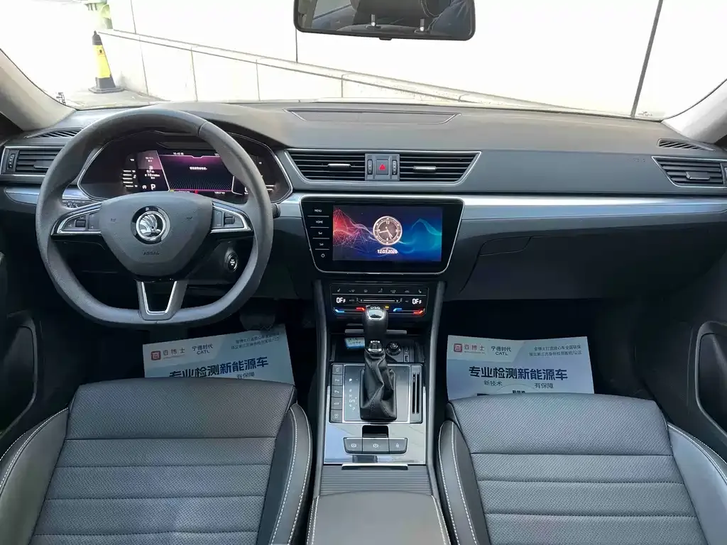 Skoda Superb — фото 9
