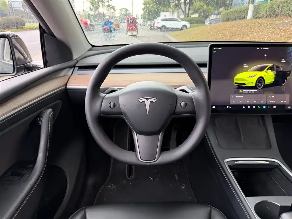 Tesla Model Y — фото 3