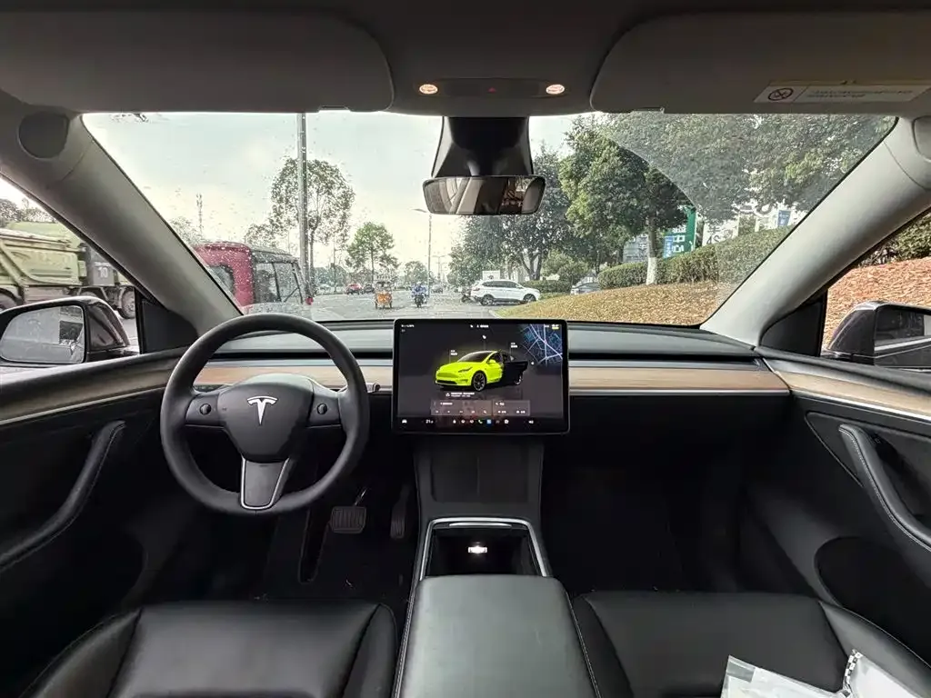 Tesla Model Y — фото 7