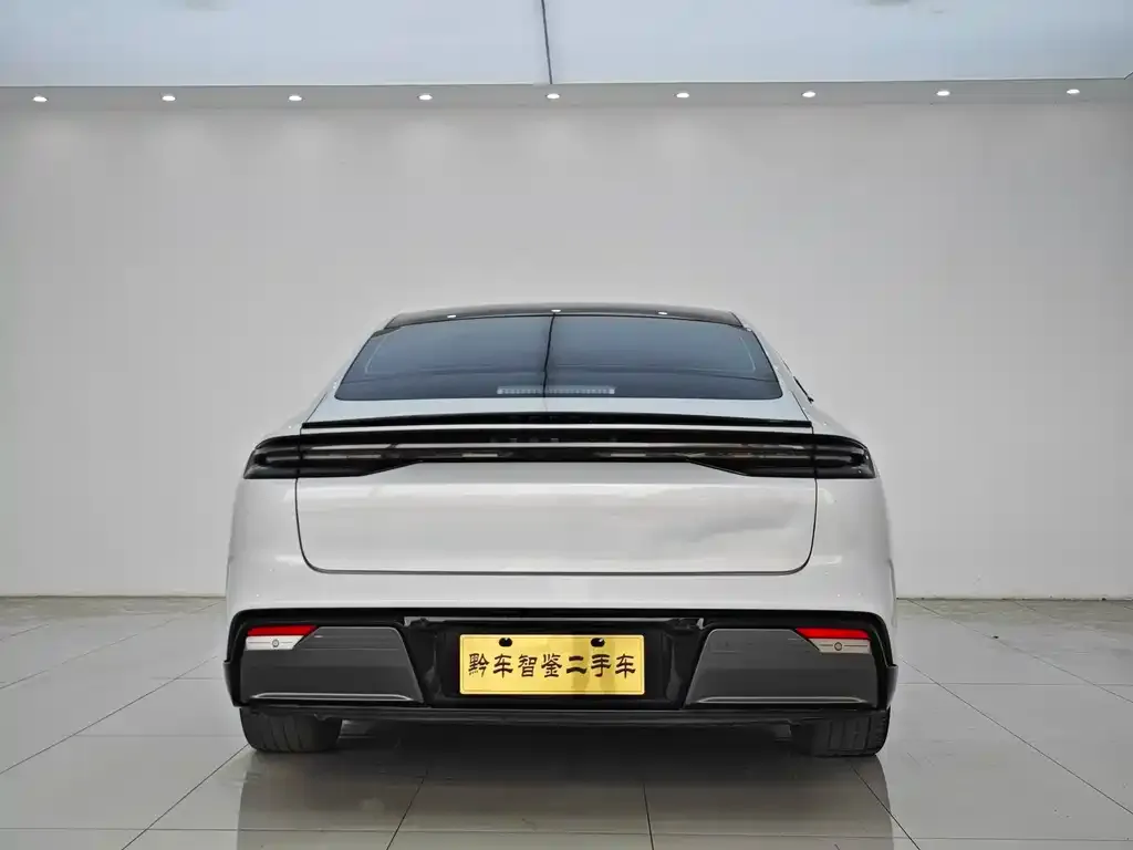 Geely Galaxy E8 — фото 8