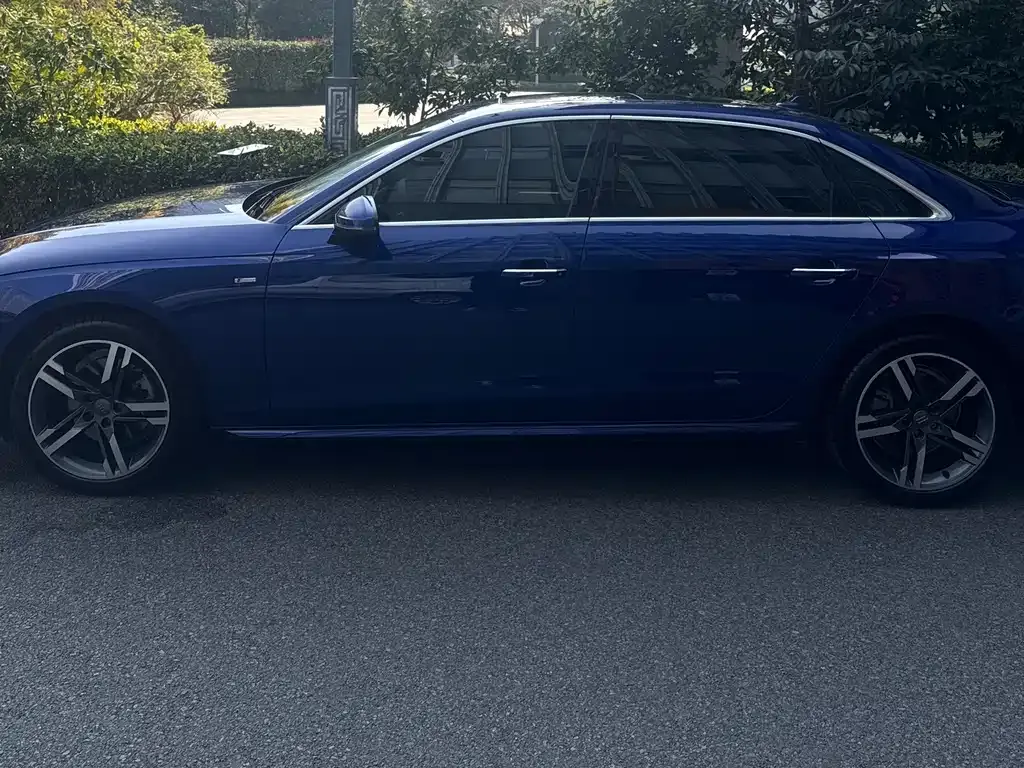Audi A4L 2021 из CN, фото 4