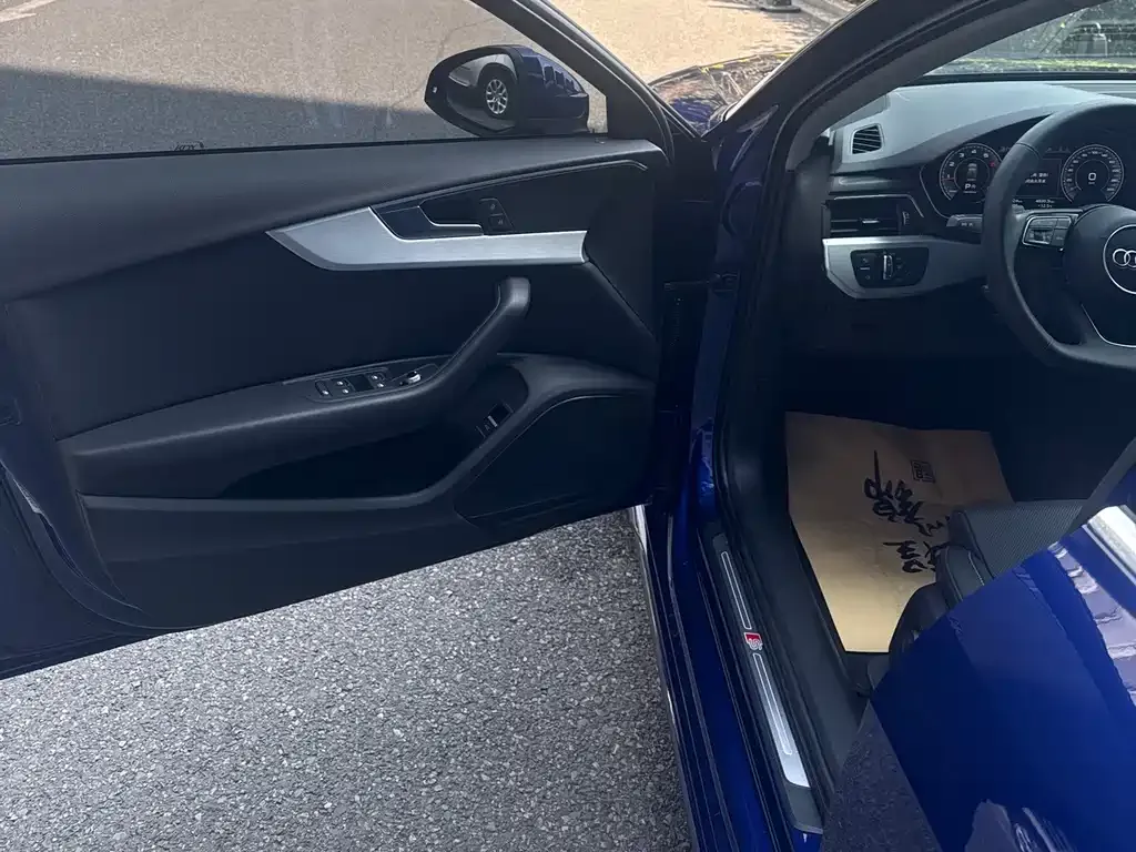 Audi A4L 2021 из CN, фото 6
