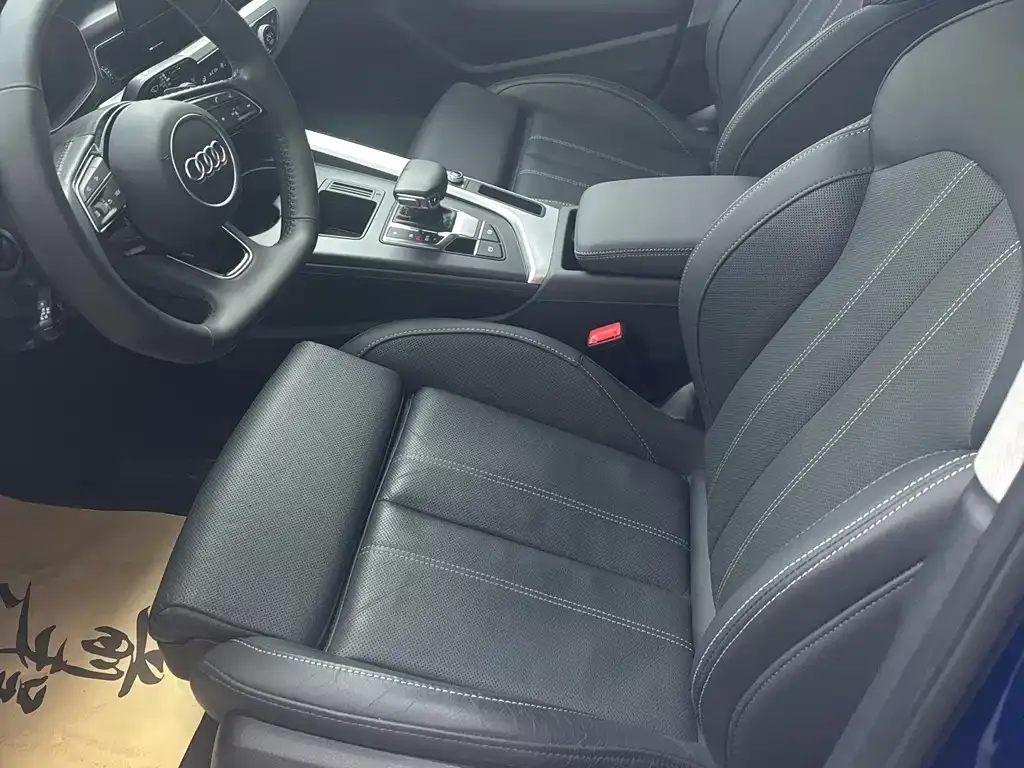 Audi A4L 2021 из CN, фото 2